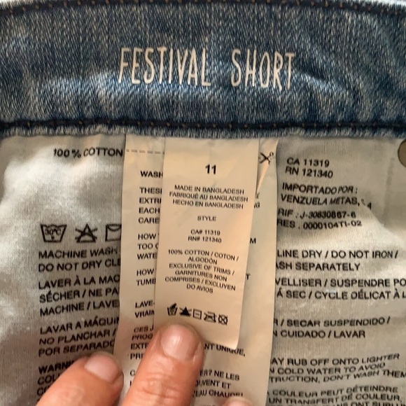 GARAGE Light Blue Wash High Waisted Distressed Festival Short Jeans Size 11 - Picture 8 of 11